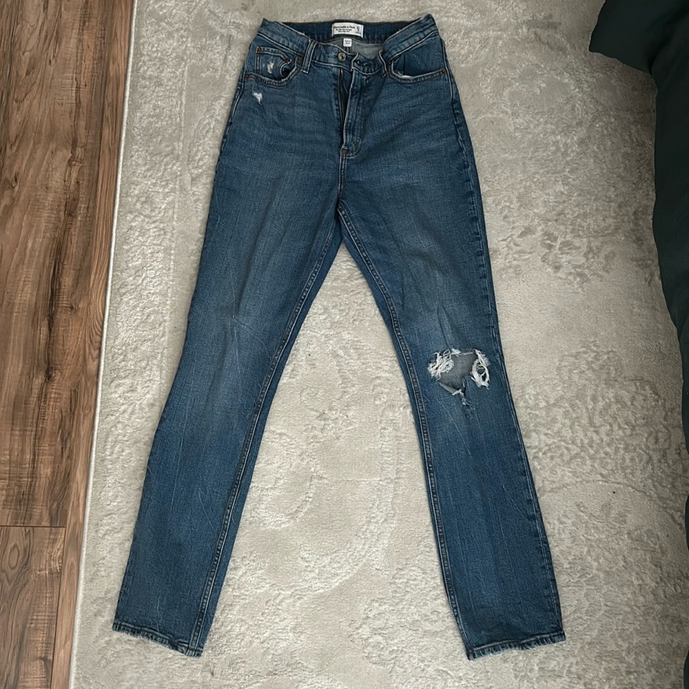 Abercrombie & Fitch-  The 90s Slim Straight Ultra High Rise Curve Love